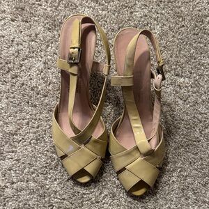 Women's Sandals in Light Olive